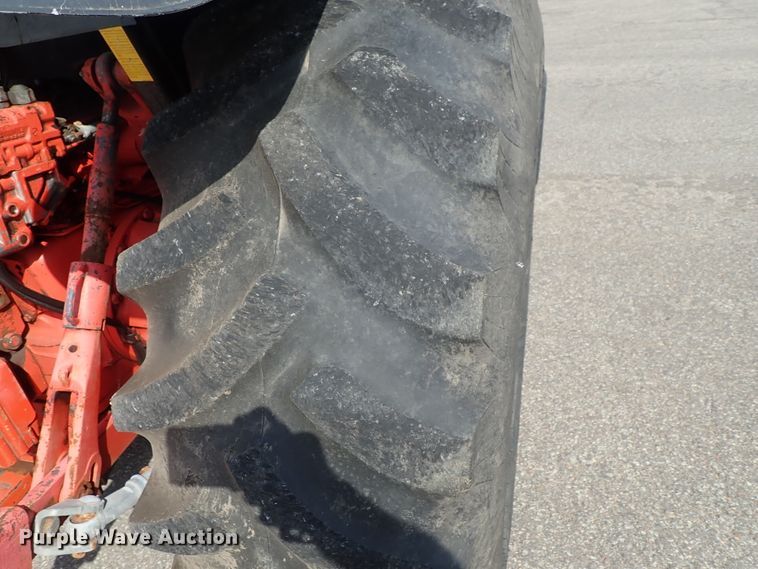 image for item DE1089 1999 New Holland TS100 tractor