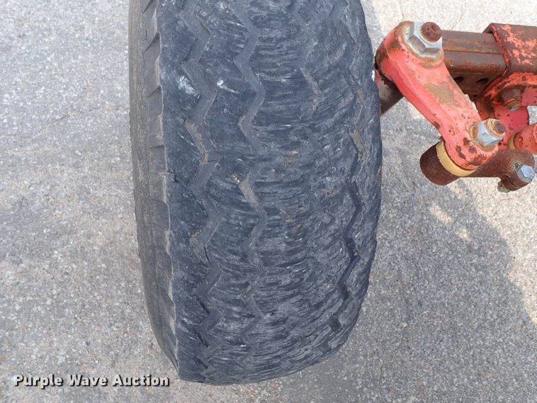 image for item DE1089 1999 New Holland TS100 tractor