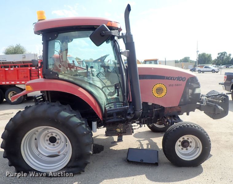 image for item DE1090 2004 Case MXU-100 tractor