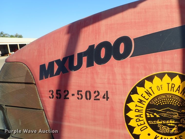 image for item DE1090 2004 Case MXU-100 tractor