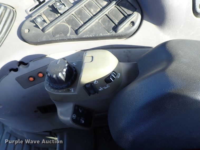 image for item DE1090 2004 Case MXU-100 tractor