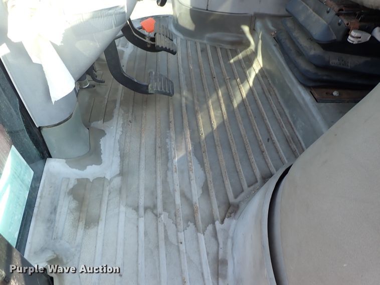 image for item DE1090 2004 Case MXU-100 tractor