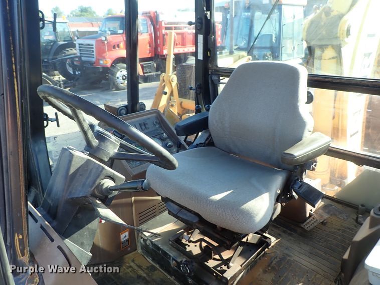 image for item DE1092 1998 John Deere 310E backhoe