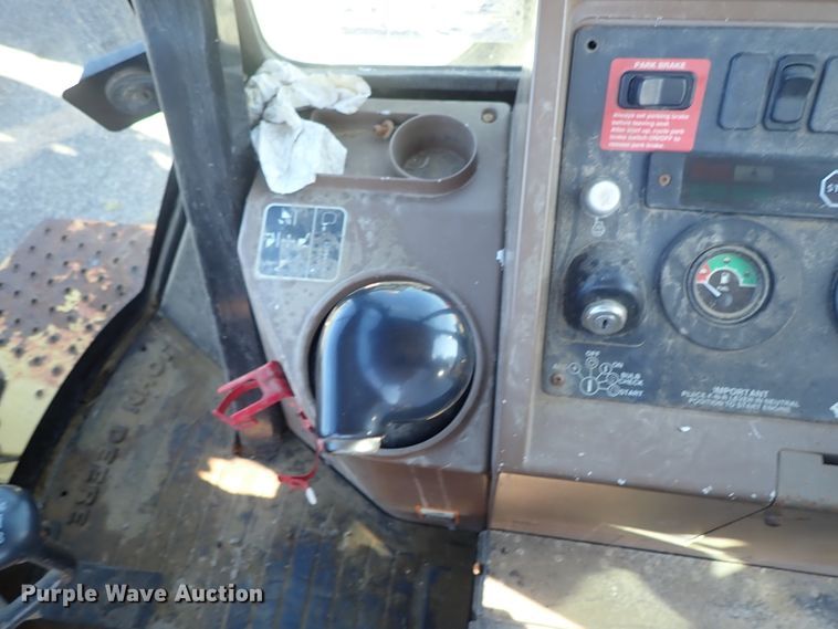 image for item DE1092 1998 John Deere 310E backhoe