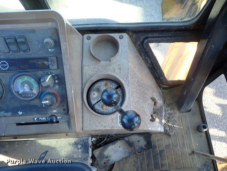 image for item DE1092 1998 John Deere 310E backhoe