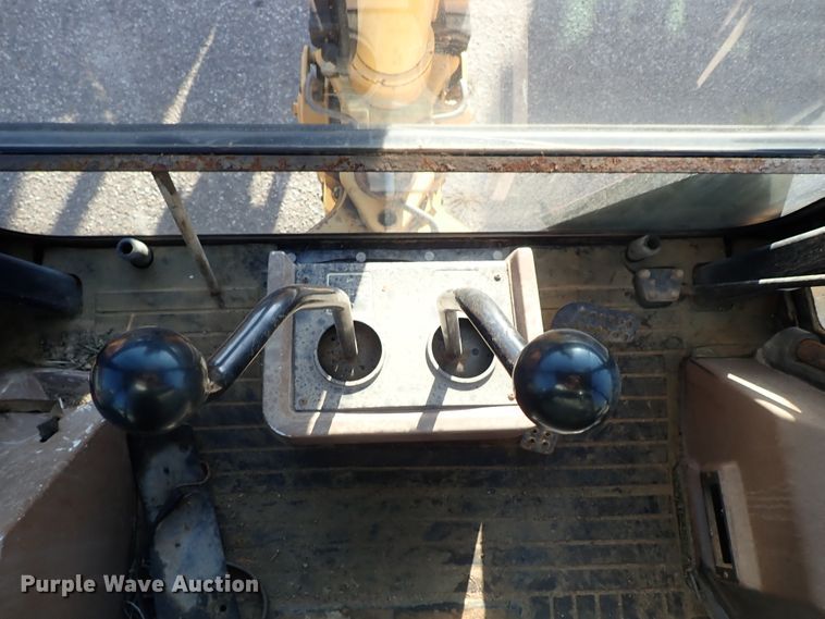 image for item DE1092 1998 John Deere 310E backhoe