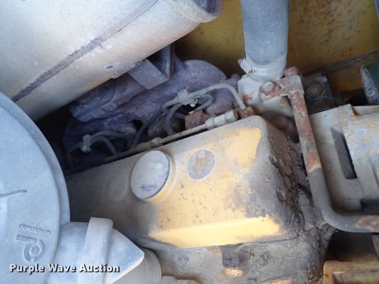 image for item DE1092 1998 John Deere 310E backhoe