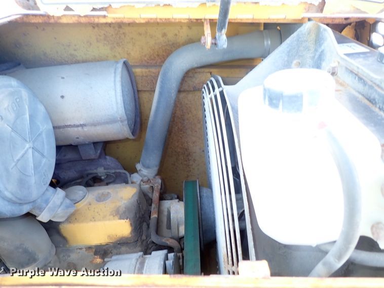 image for item DE1092 1998 John Deere 310E backhoe