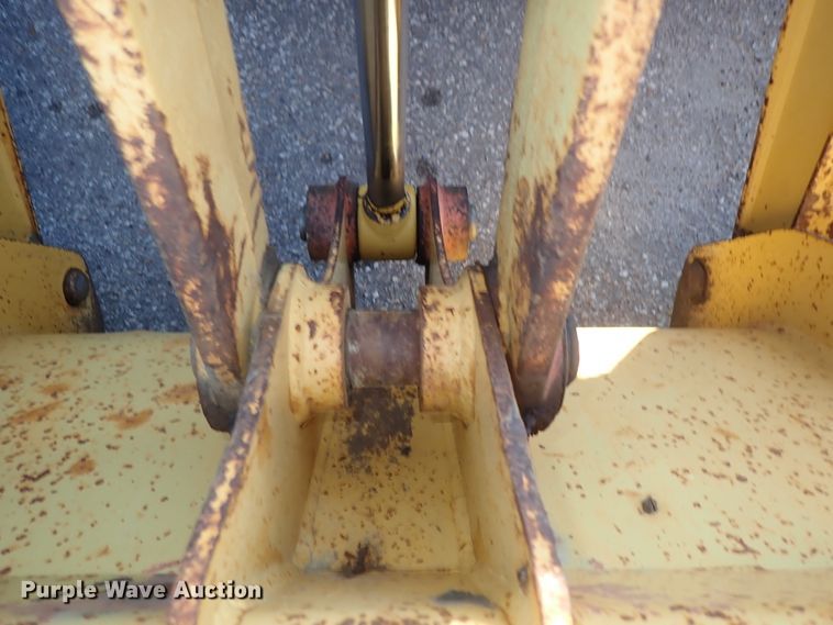 image for item DE1092 1998 John Deere 310E backhoe