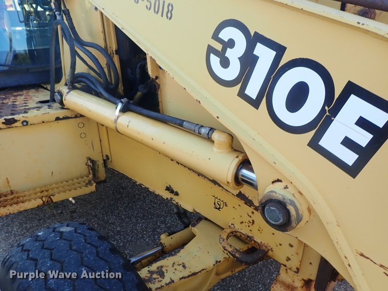 image for item DE1092 1998 John Deere 310E backhoe