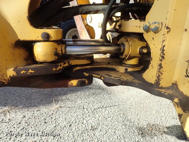 image for item DE1092 1998 John Deere 310E backhoe