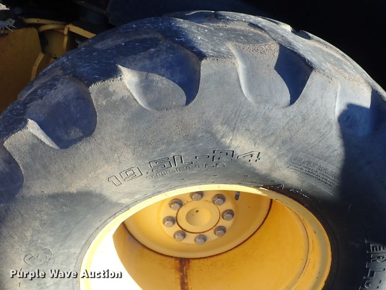 image for item DE1092 1998 John Deere 310E backhoe