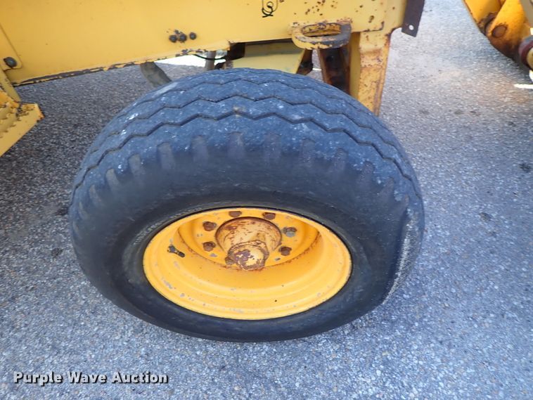 image for item DE1092 1998 John Deere 310E backhoe