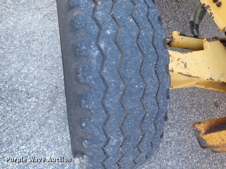 image for item DE1092 1998 John Deere 310E backhoe