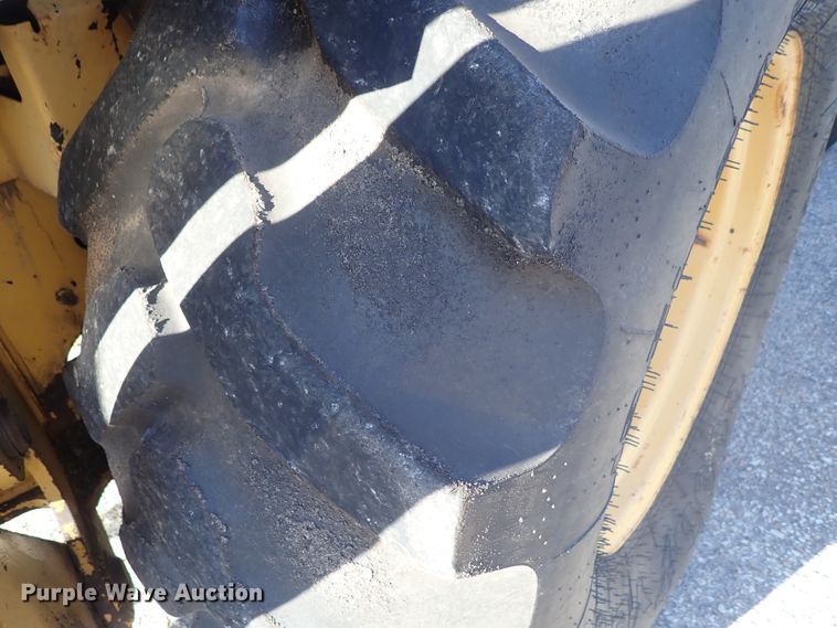 image for item DE1092 1998 John Deere 310E backhoe