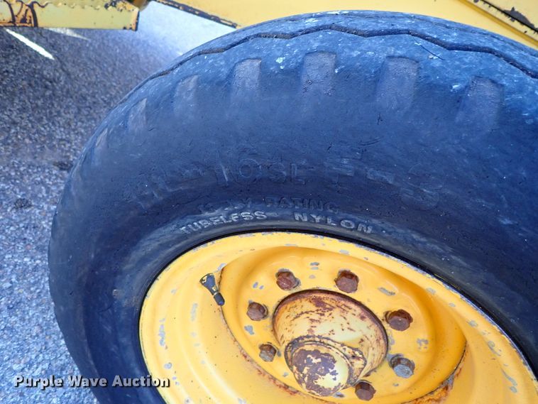 image for item DE1092 1998 John Deere 310E backhoe