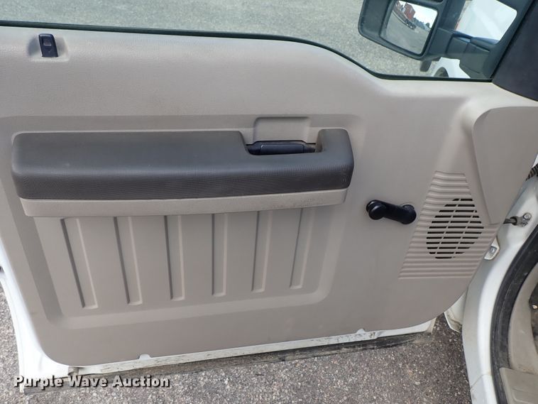 image for item DE1093 2008 Ford F250 Super Duty Crew Cab utility bed pickup truck