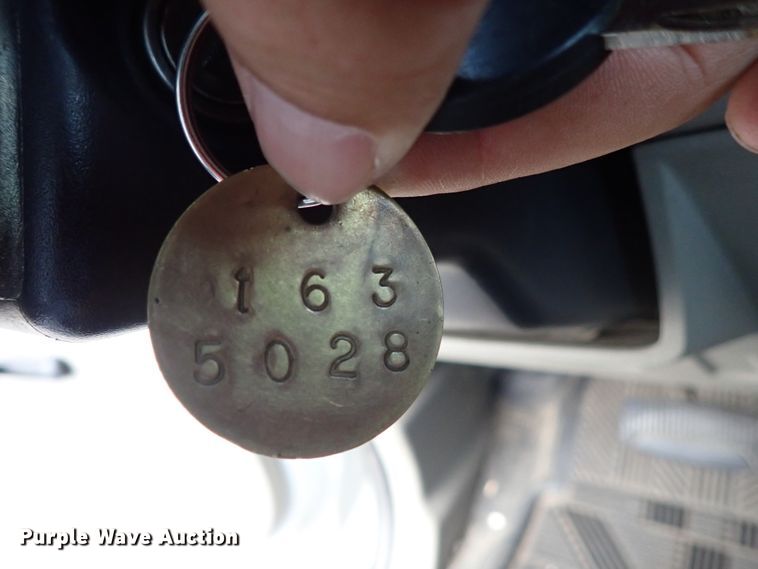 image for item DE1093 2008 Ford F250 Super Duty Crew Cab utility bed pickup truck