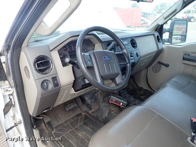 image for item DE1093 2008 Ford F250 Super Duty Crew Cab utility bed pickup truck