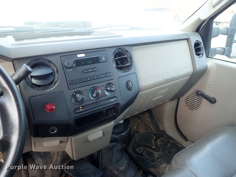 image for item DE1093 2008 Ford F250 Super Duty Crew Cab utility bed pickup truck