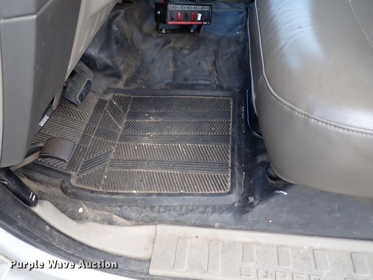 image for item DE1093 2008 Ford F250 Super Duty Crew Cab utility bed pickup truck