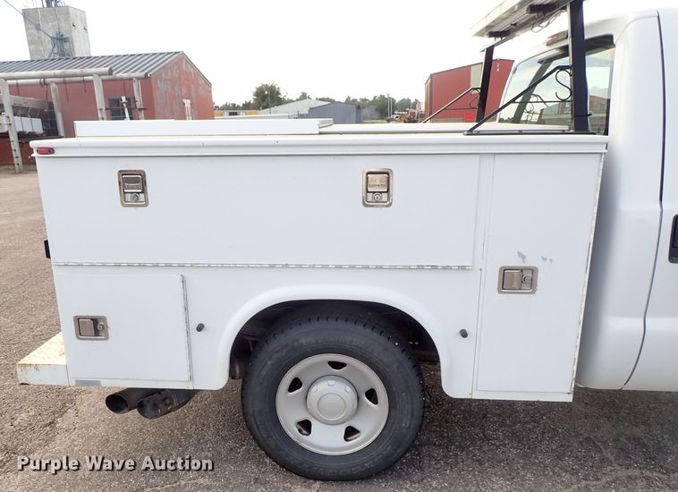 image for item DE1093 2008 Ford F250 Super Duty Crew Cab utility bed pickup truck