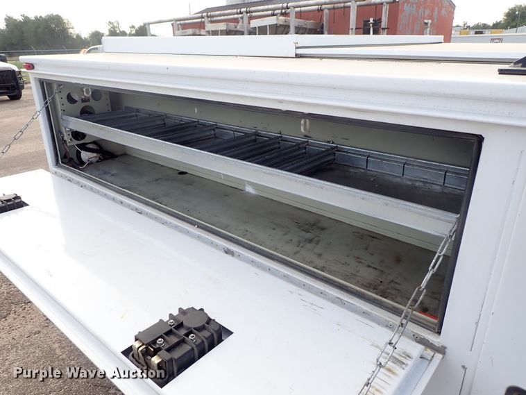 image for item DE1093 2008 Ford F250 Super Duty Crew Cab utility bed pickup truck