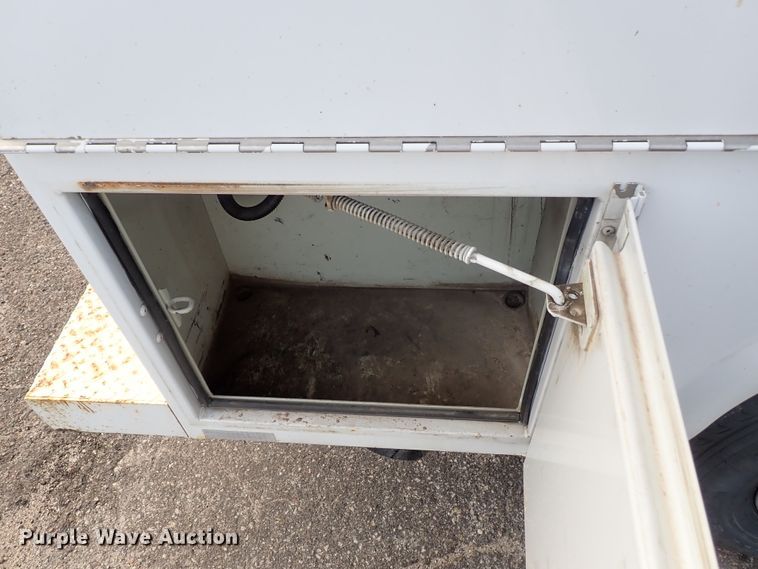 image for item DE1093 2008 Ford F250 Super Duty Crew Cab utility bed pickup truck