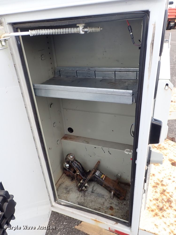 image for item DE1093 2008 Ford F250 Super Duty Crew Cab utility bed pickup truck