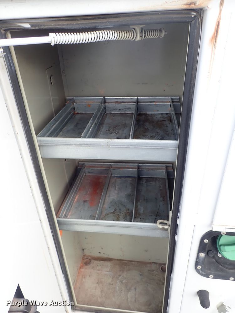 image for item DE1093 2008 Ford F250 Super Duty Crew Cab utility bed pickup truck