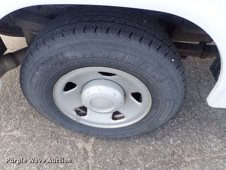 image for item DE1093 2008 Ford F250 Super Duty Crew Cab utility bed pickup truck