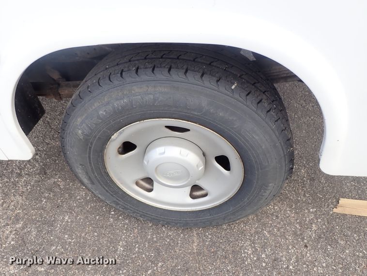 image for item DE1093 2008 Ford F250 Super Duty Crew Cab utility bed pickup truck