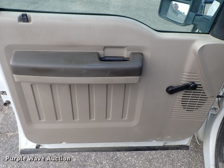 image for item DE1094 2008 Ford F250 Super Duty Crew Cab utility bed pickup truck