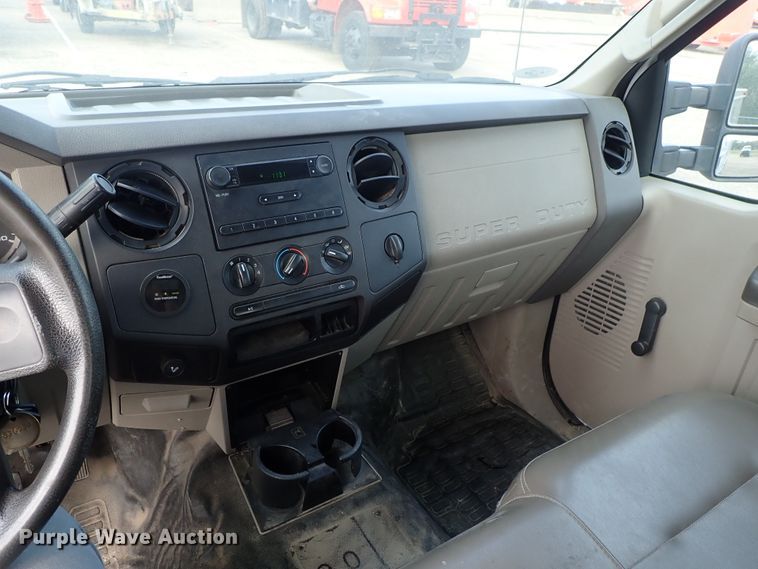 image for item DE1094 2008 Ford F250 Super Duty Crew Cab utility bed pickup truck