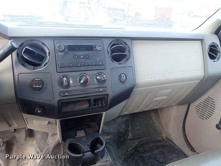 image for item DE1094 2008 Ford F250 Super Duty Crew Cab utility bed pickup truck