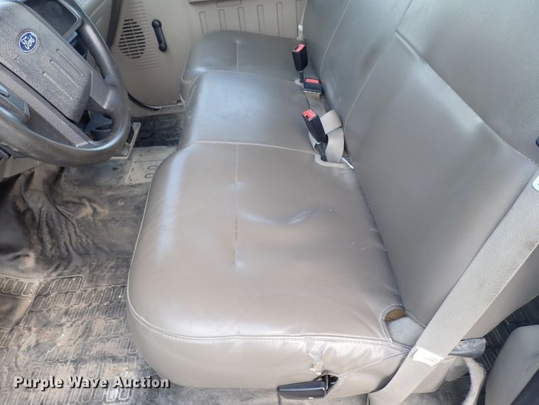 image for item DE1094 2008 Ford F250 Super Duty Crew Cab utility bed pickup truck