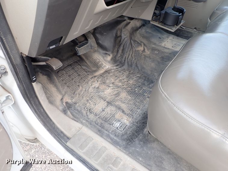 image for item DE1094 2008 Ford F250 Super Duty Crew Cab utility bed pickup truck