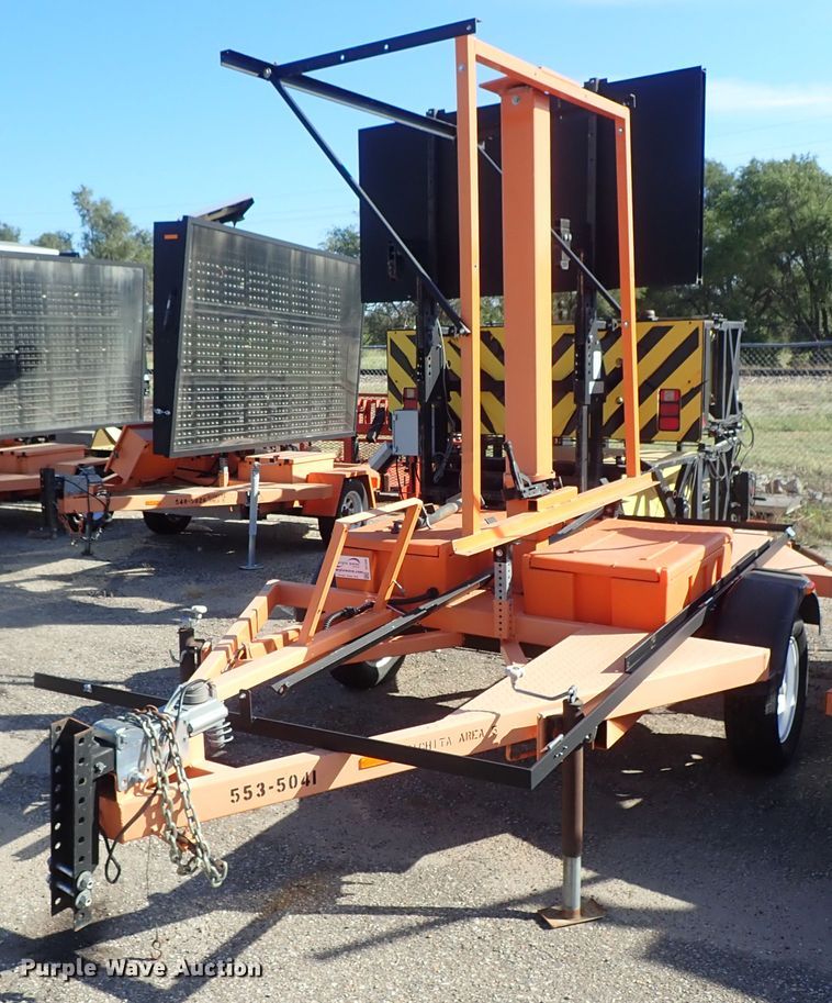 image for item DE1095 2011 Ver Mac PCMS 1210 message board trailer