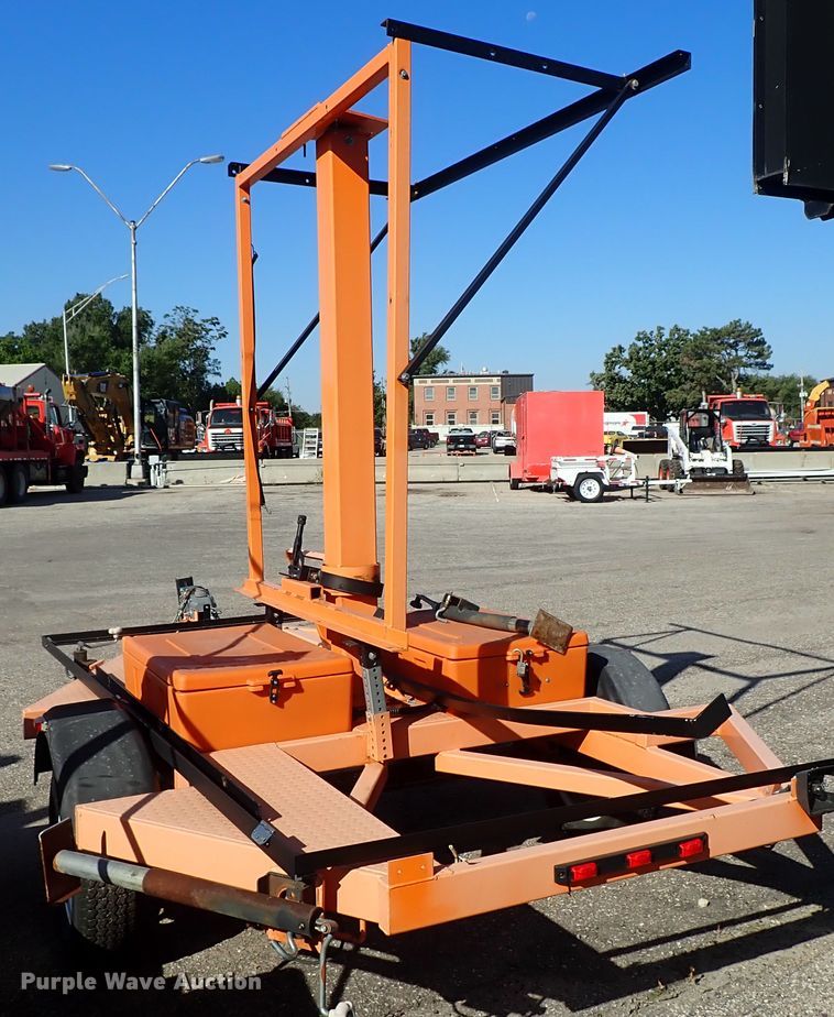 image for item DE1095 2011 Ver Mac PCMS 1210 message board trailer