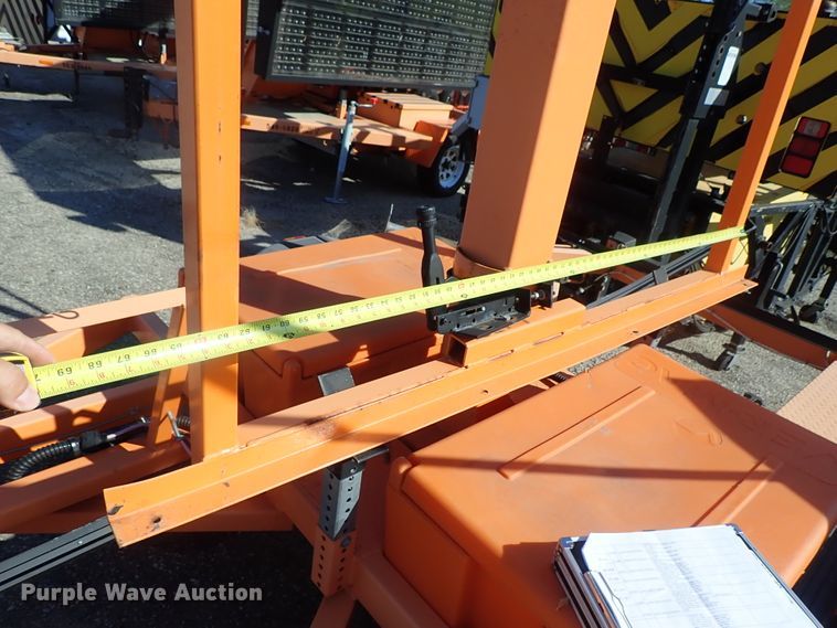 image for item DE1095 2011 Ver Mac PCMS 1210 message board trailer