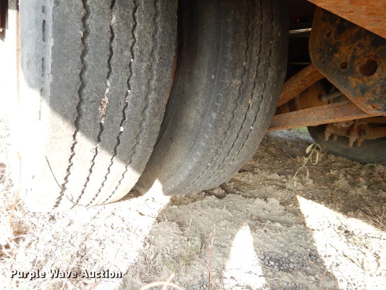 image for item DE4090 1994 Landoll 354-31 tilt deck equipment trailer