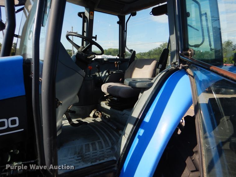 image for item DE4335 2001 New Holland TS100 tractor