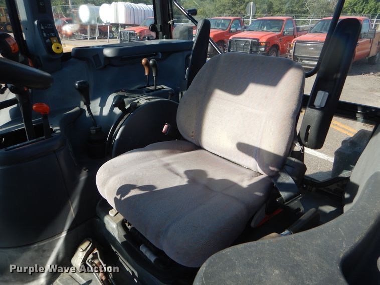 image for item DE4335 2001 New Holland TS100 tractor