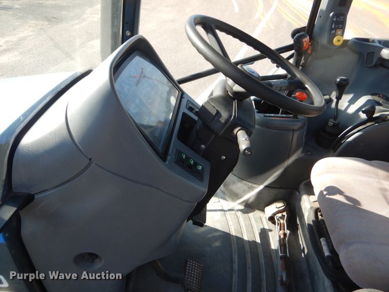 image for item DE4335 2001 New Holland TS100 tractor