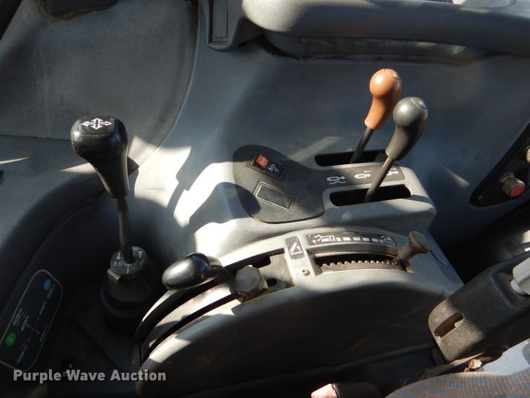 image for item DE4335 2001 New Holland TS100 tractor