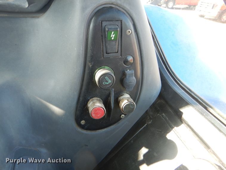 image for item DE4335 2001 New Holland TS100 tractor