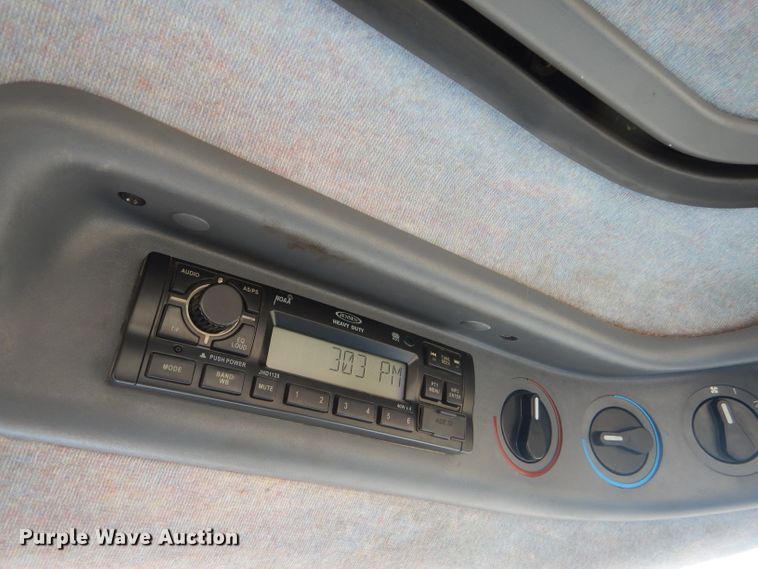 image for item DE4335 2001 New Holland TS100 tractor