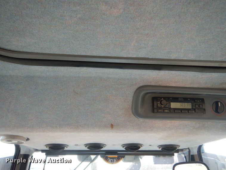 image for item DE4335 2001 New Holland TS100 tractor