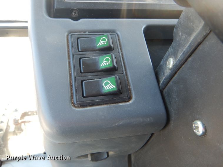 image for item DE4335 2001 New Holland TS100 tractor