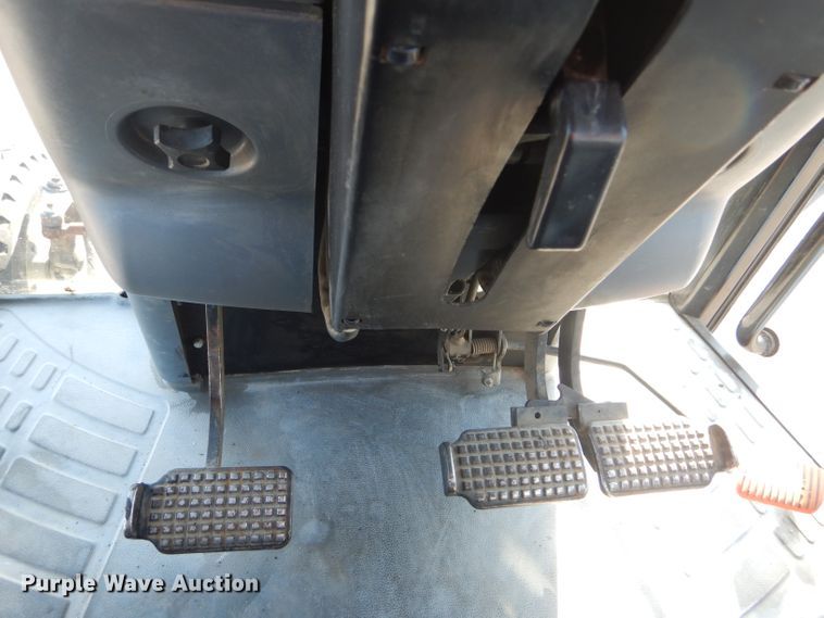 image for item DE4335 2001 New Holland TS100 tractor